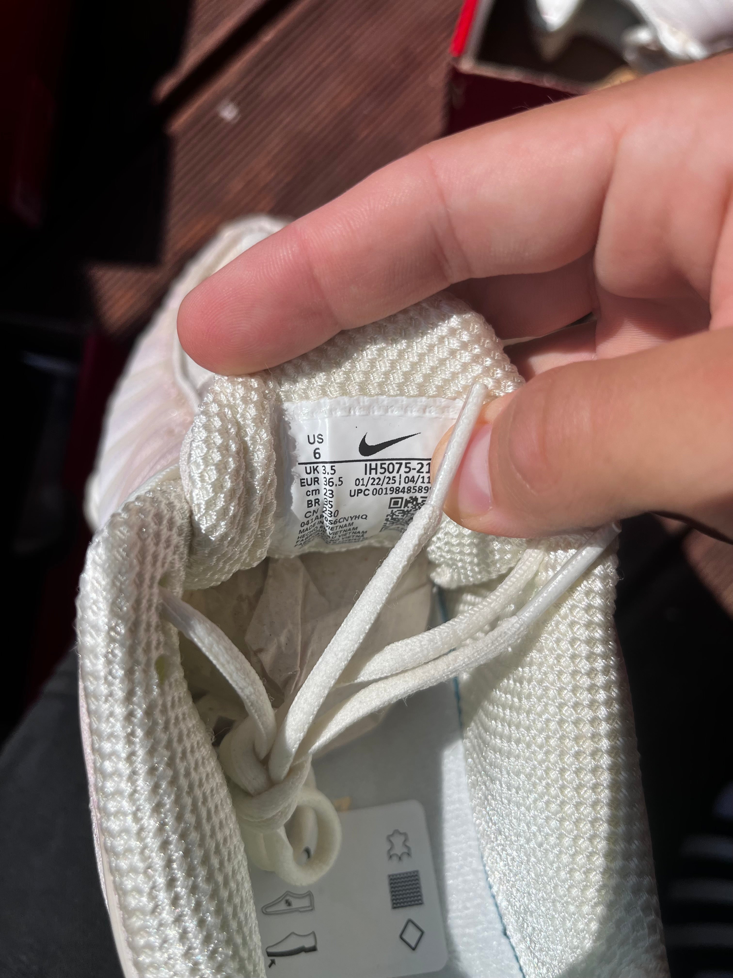 Nike Shox Cream