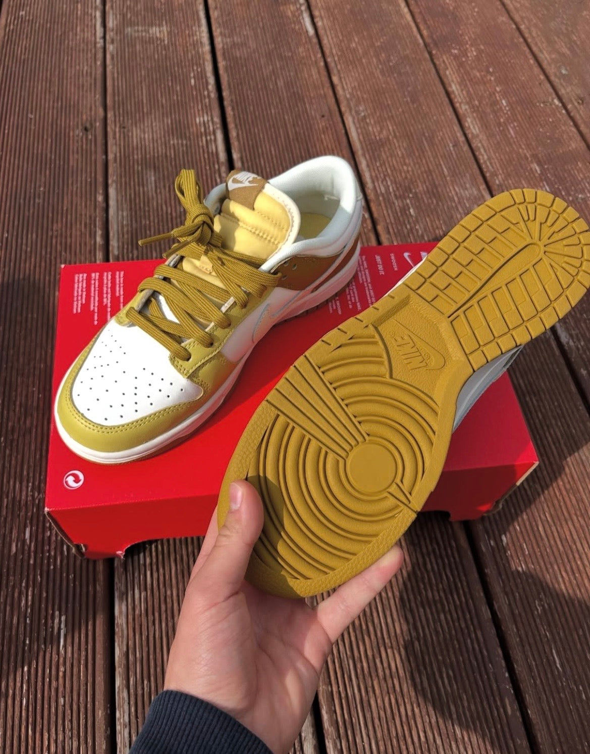 Nike dunk low mustar