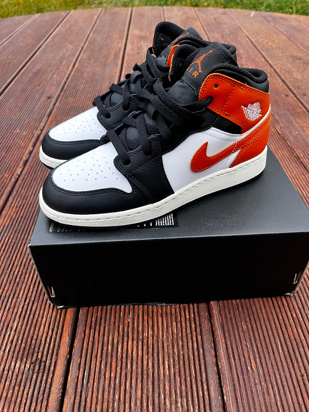 Nike Jordan 1 Mid Orange