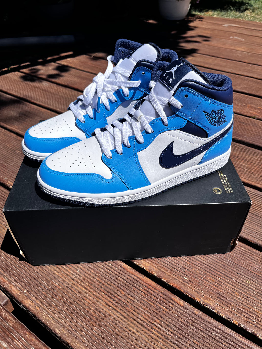 Air Jordan 1 Mid UNC