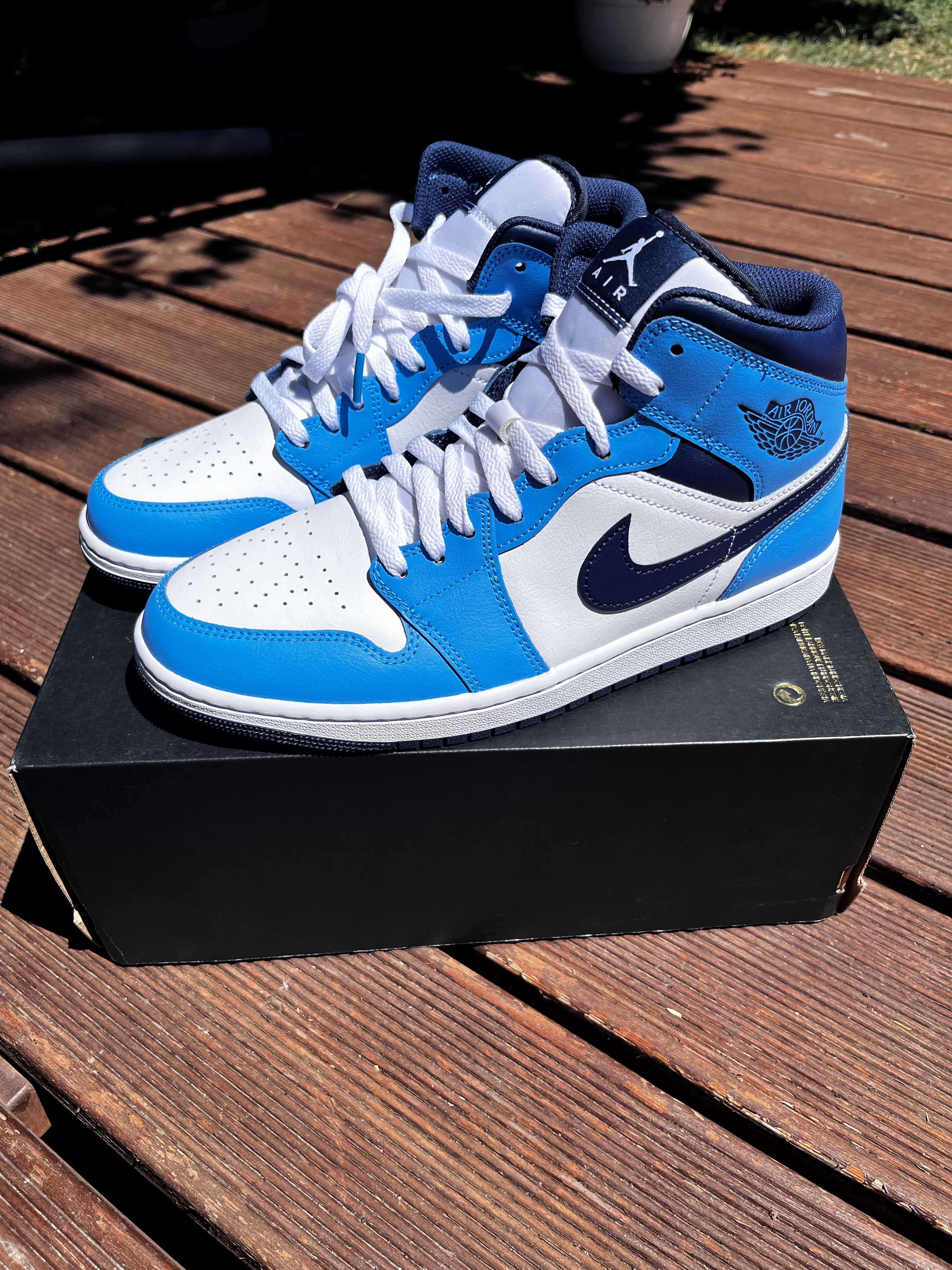 Air Jordan 1 Mid UNC