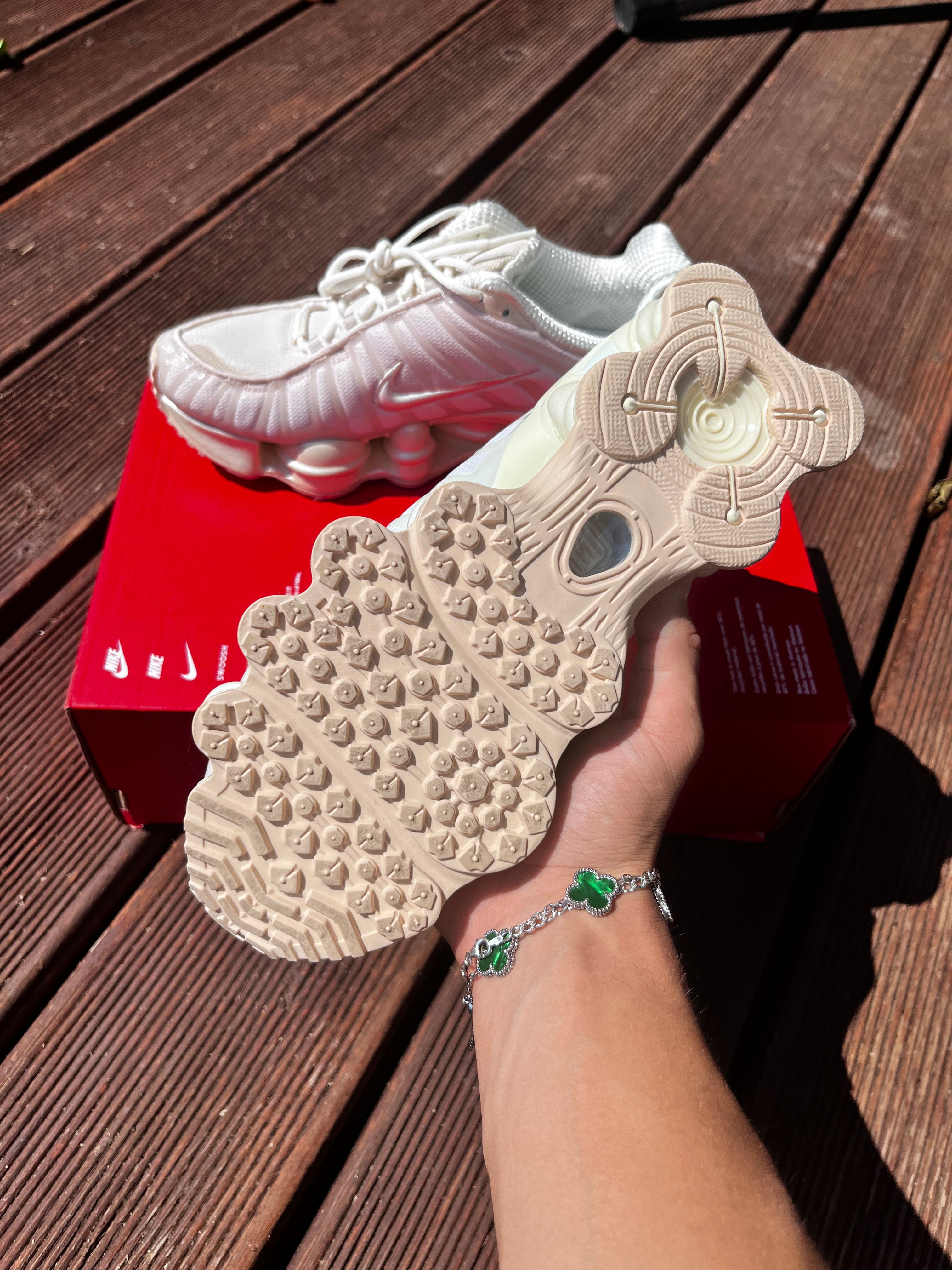 Nike Shox Cream