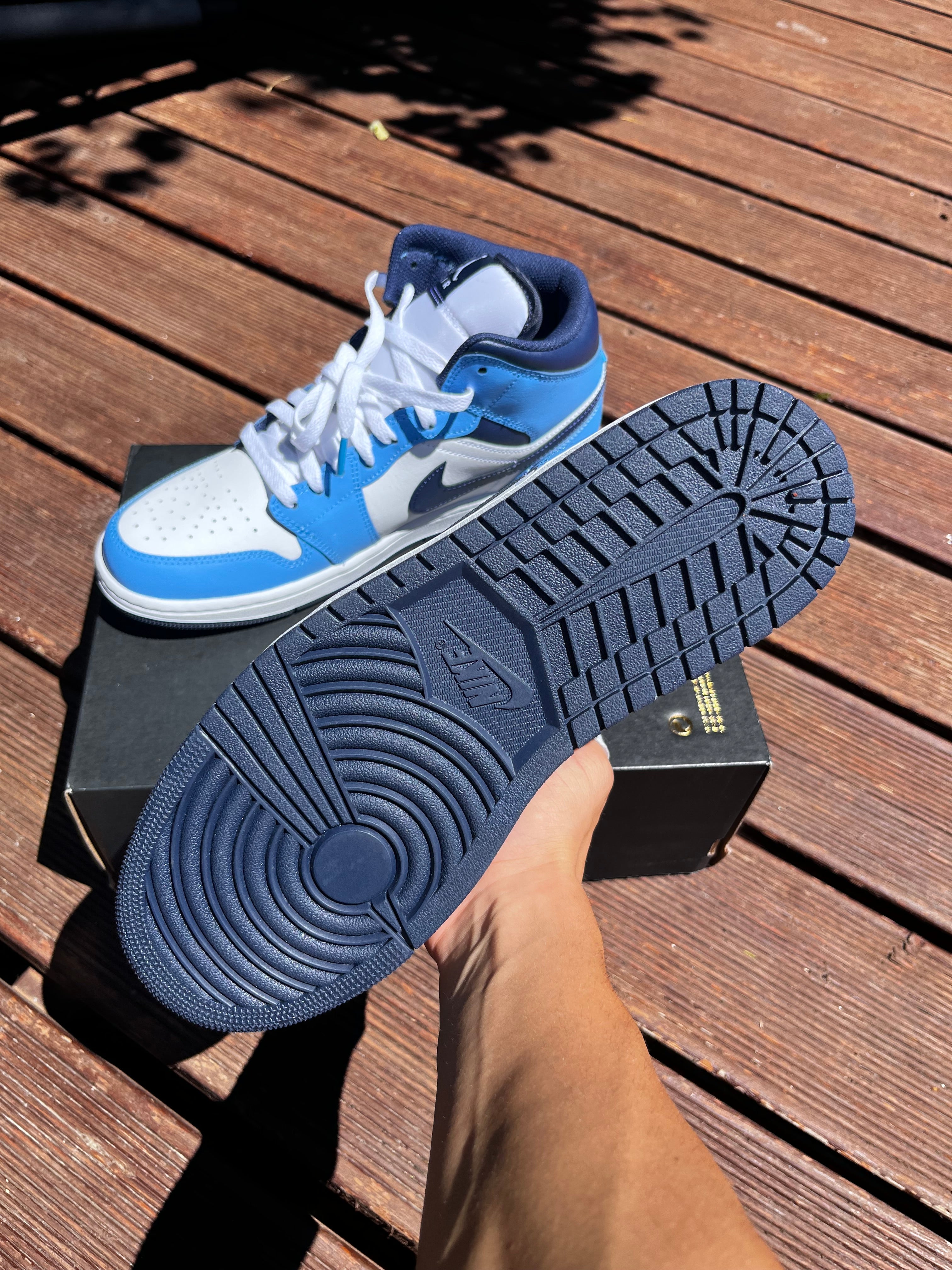 Air Jordan 1 Mid UNC