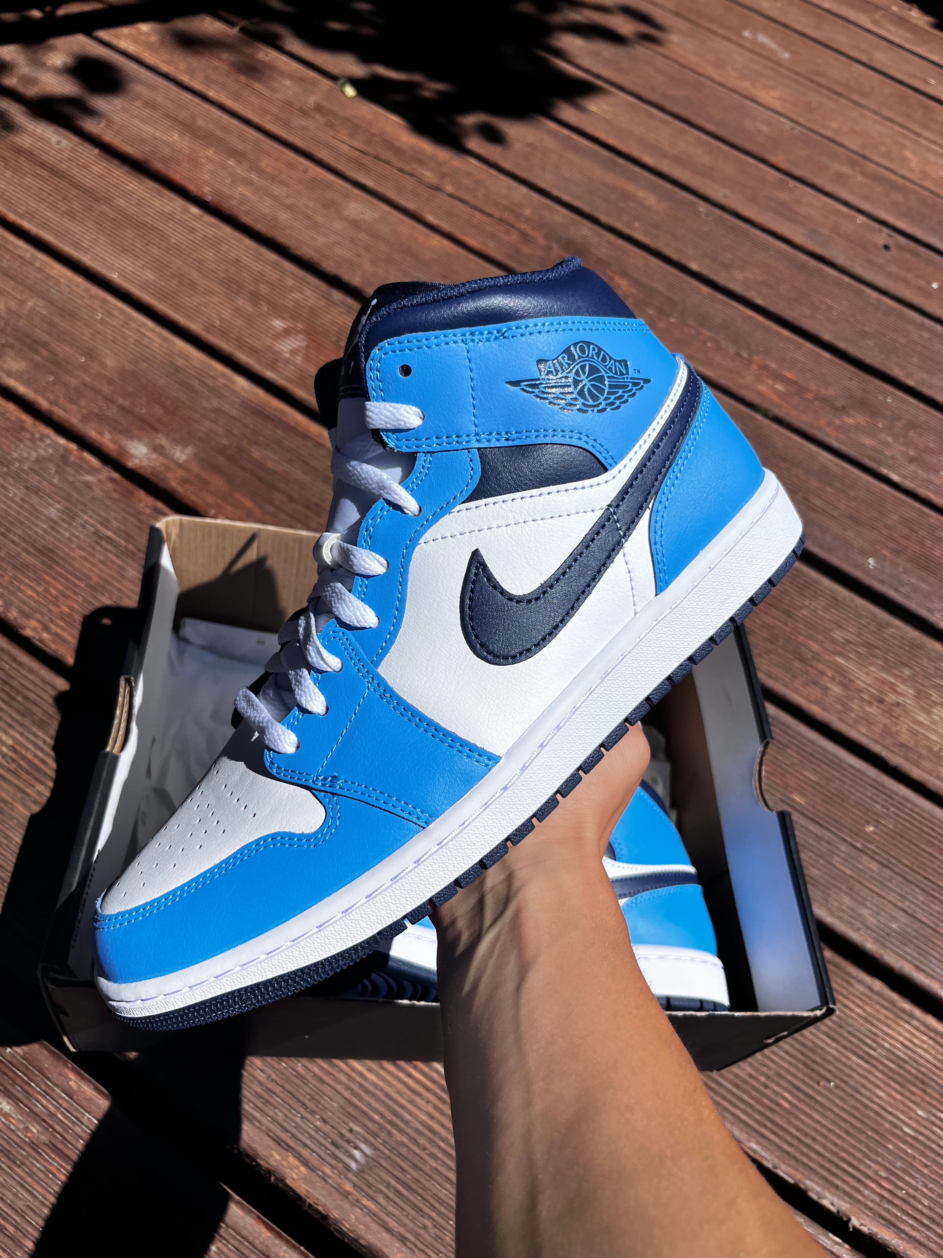 Air Jordan 1 Mid UNC
