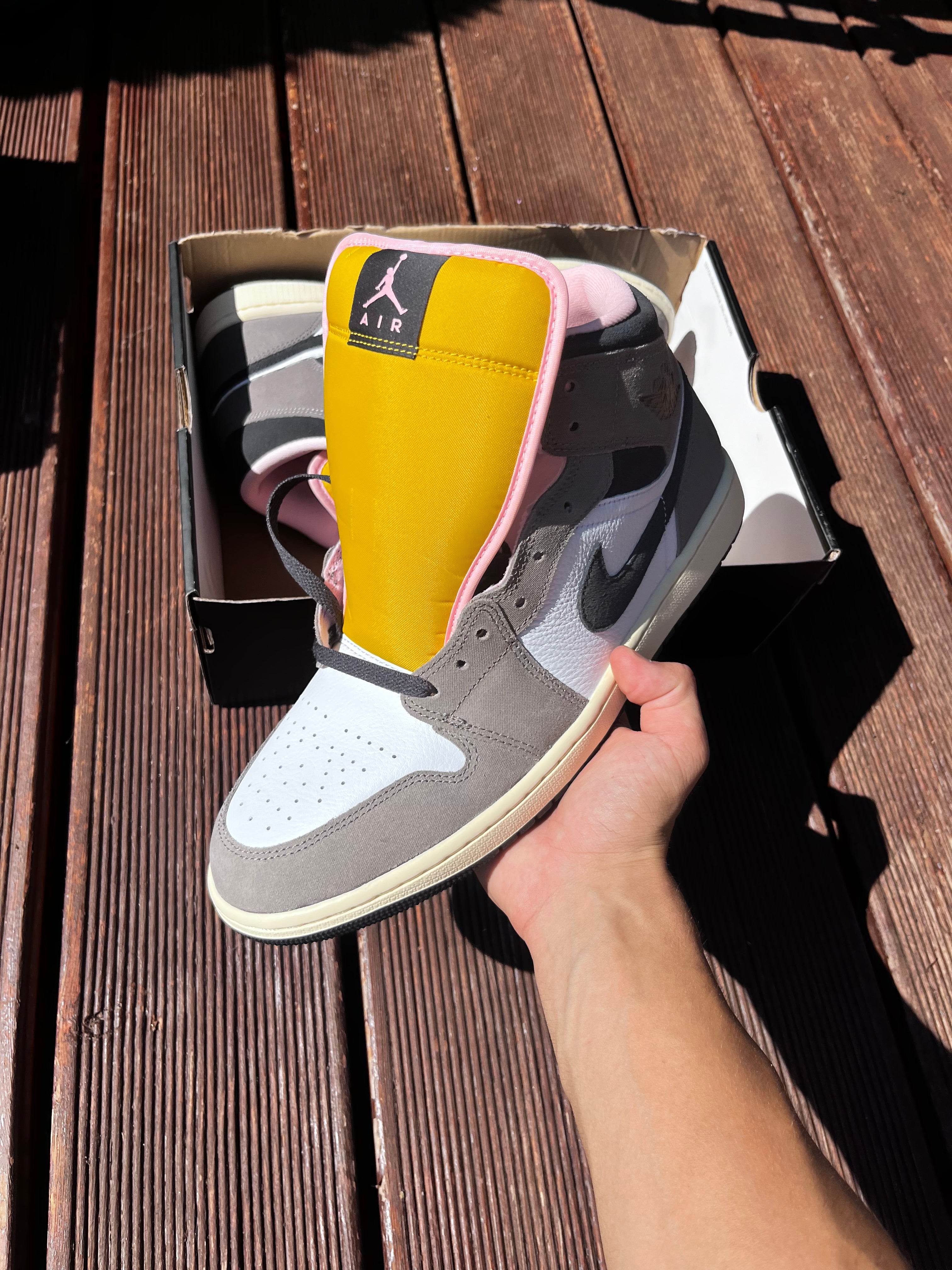 Air Jordan 1 Mid SE Grey Cave Stone